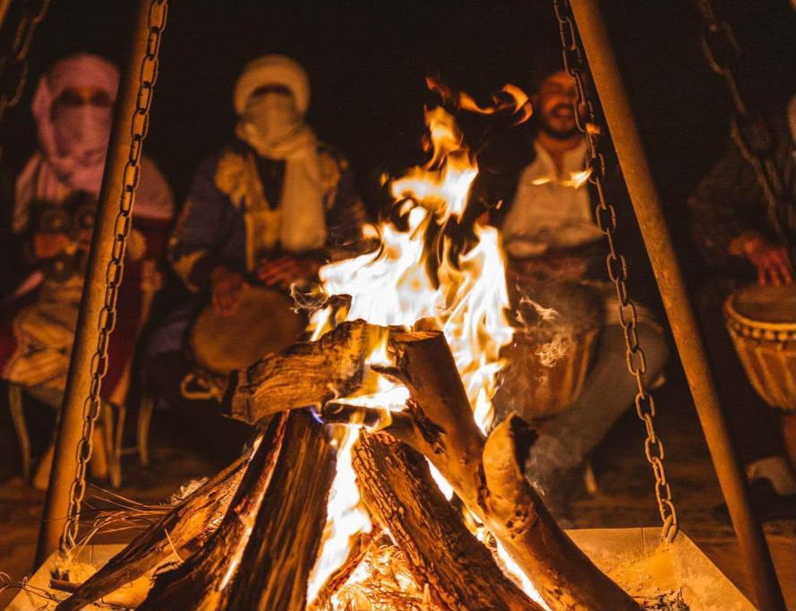 Fire & Drums Night Berber musicians playing drums by the campfire – Merzouga